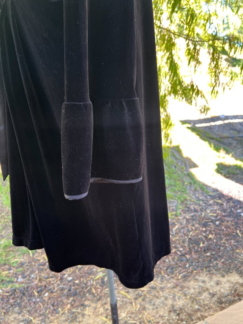 Soma Intimates Black Velvet Robe - Wrap Around - Flared Sleeves - Size Large - Picture 4 of 13
